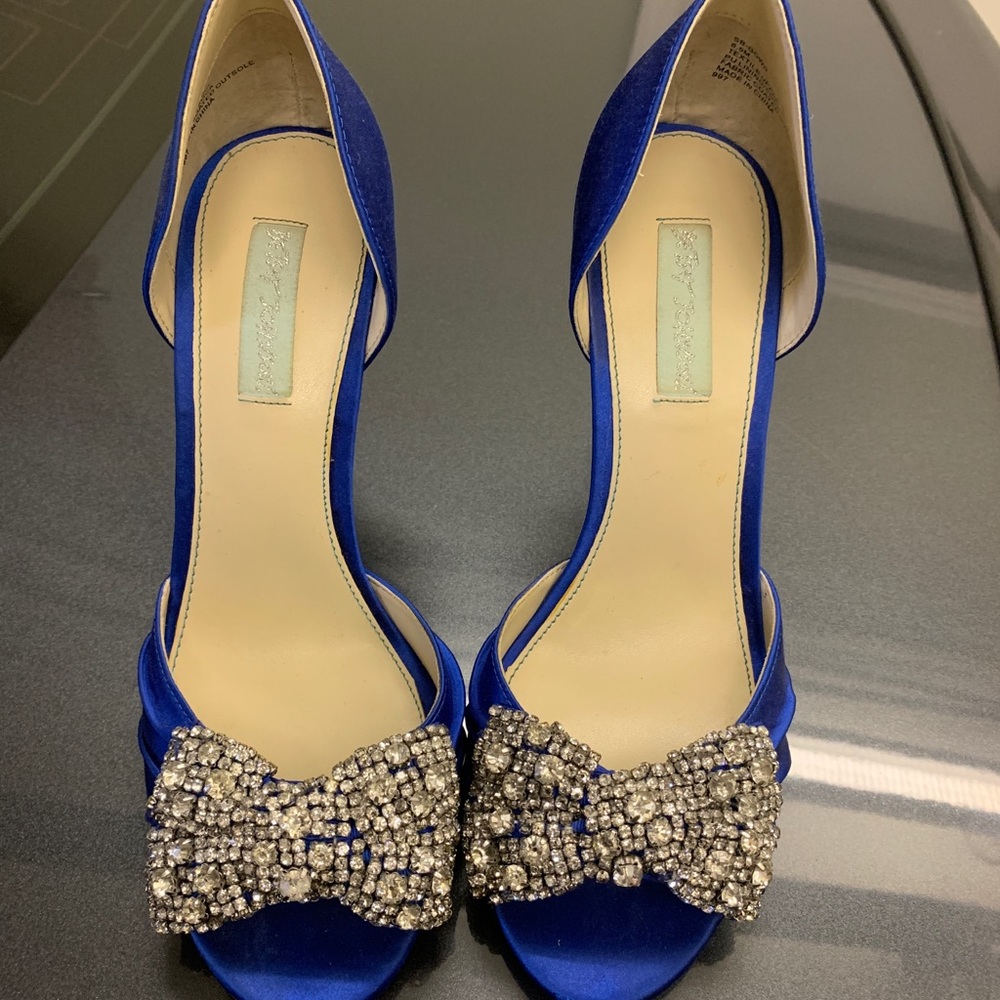 Woman’s jeweled Betsey Johnson gown shoes sz 8.5